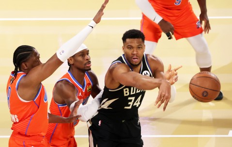 九游体育官网app-费尔顿：雷霆能帮雄鹿重建 他们可以用杰伦威加选秀权换字母哥