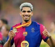 马卡：阿劳霍飞回巴塞罗那花了将近24小时，但下飞机立刻投入训练