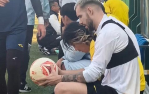 九游体育官网app-即将加盟？网传图片显示原三镇外援图多列正跟随广州豹训练