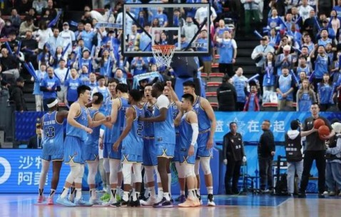九游官方平台-CBA｜周琦30岁生日夜伤退 北汽男篮主场不敌山西