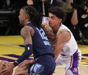 九游体育官网app-终于等到你！湖人3200万新星蜕变：防到莫兰特21中6