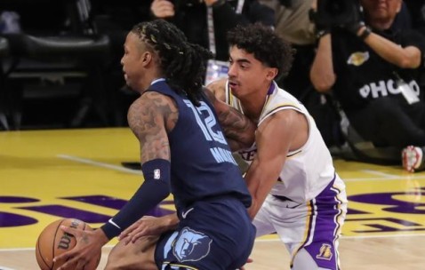 九游体育官网app-终于等到你！湖人3200万新星蜕变：防到莫兰特21中6